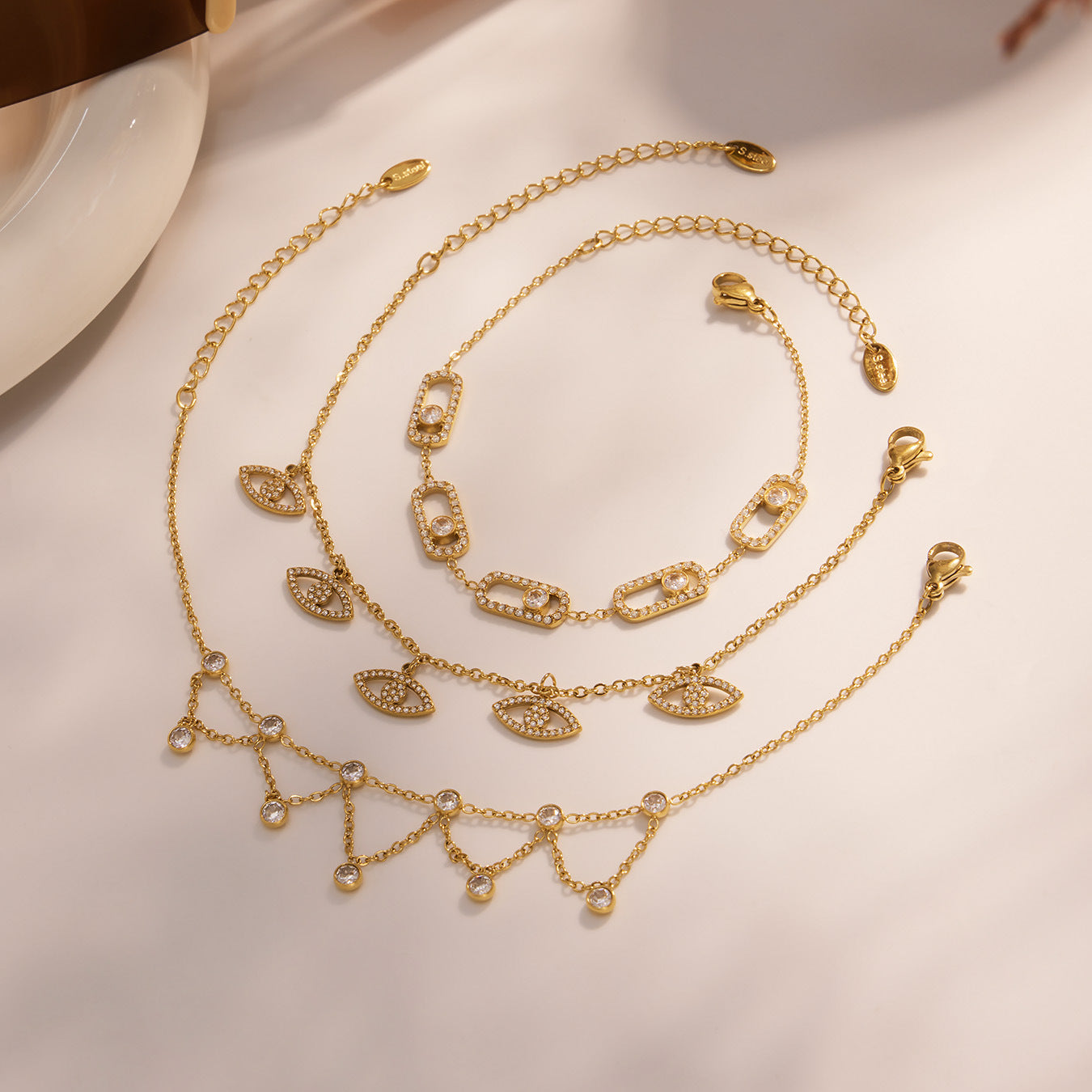 Gold plated zircon bracelet set with starburst chain links and sparkling stone accents