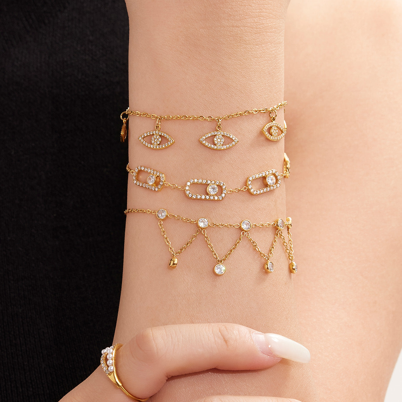 Gold plated zircon bracelet set with starburst chain links and sparkling stone accents