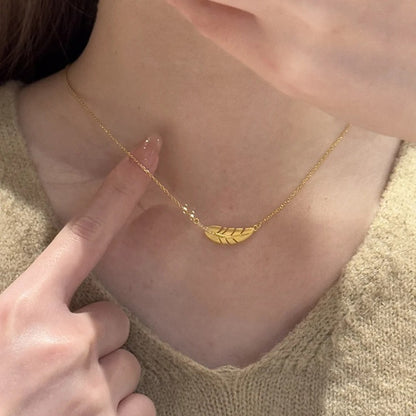 Matte gold feather necklace with jade leaf pendant and elegant clavicle chain for women
