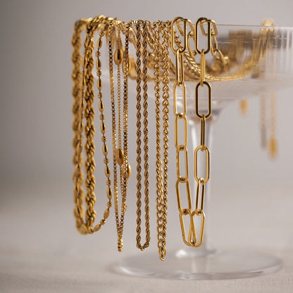 Titanium steel clavicle necklace with geometric pendant and gold-plated minimalist design