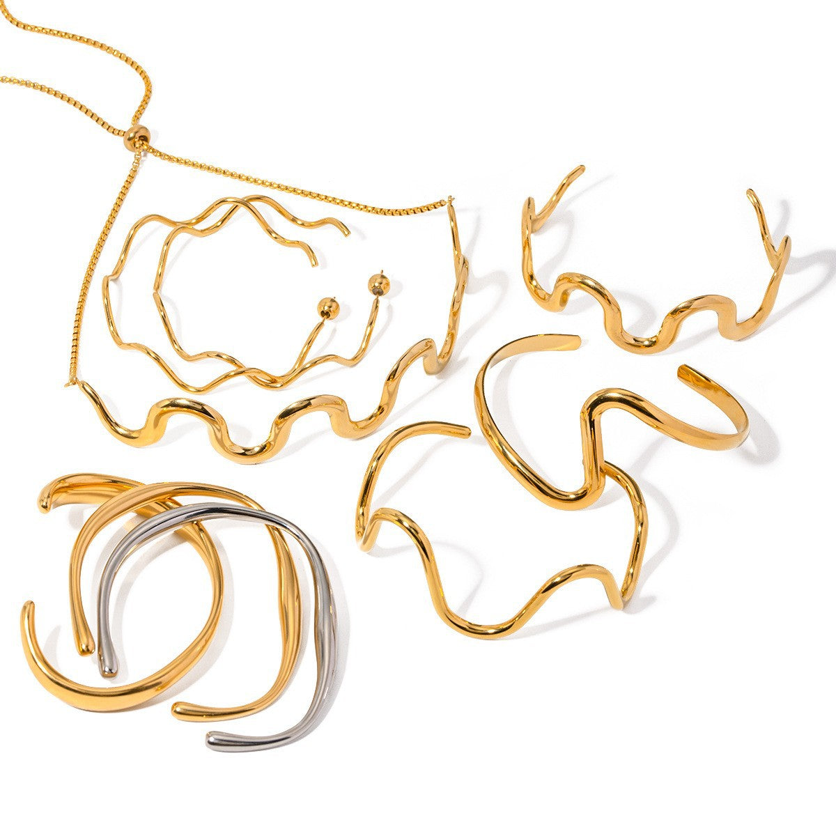 Titanium steel clavicle necklace with geometric pendant and gold-plated minimalist design