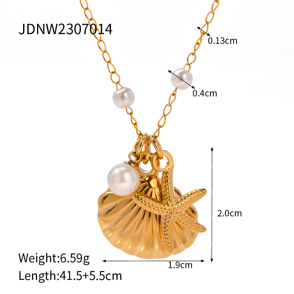 Titanium steel clavicle necklace with geometric pendant and gold-plated minimalist design